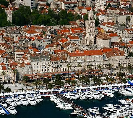 4 In Отель Сплит