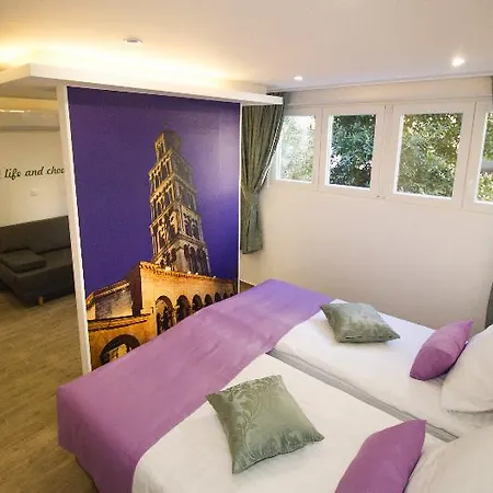 4 In Готель Спліт