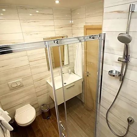 Hotel 4 In 4*
