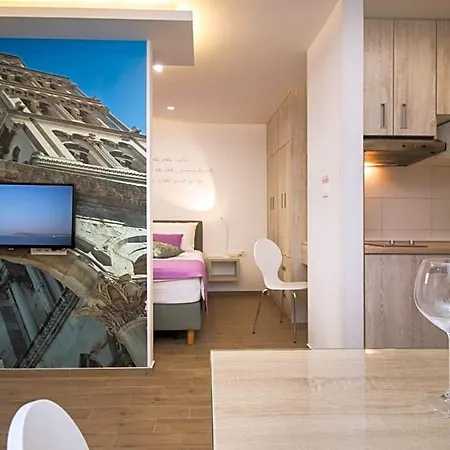 Hotel 4 In