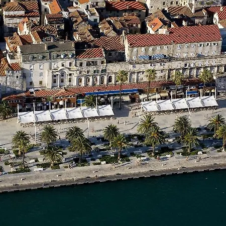 Hotel 4 In 4*
