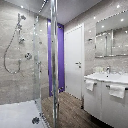 فندق 4 In 4*